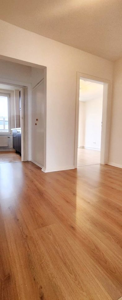 FRISCH RENOVIERTE 3 ZIMMER WOHNUNG MIT BALKON UND EINBAUKÜCHE, NAHE UNIVERSITÄT UND DER INNENSTADT! in Wuppertal