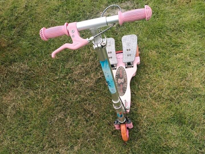 Wipproller Tretroller Roller für Kinder Scooter Led in Herne