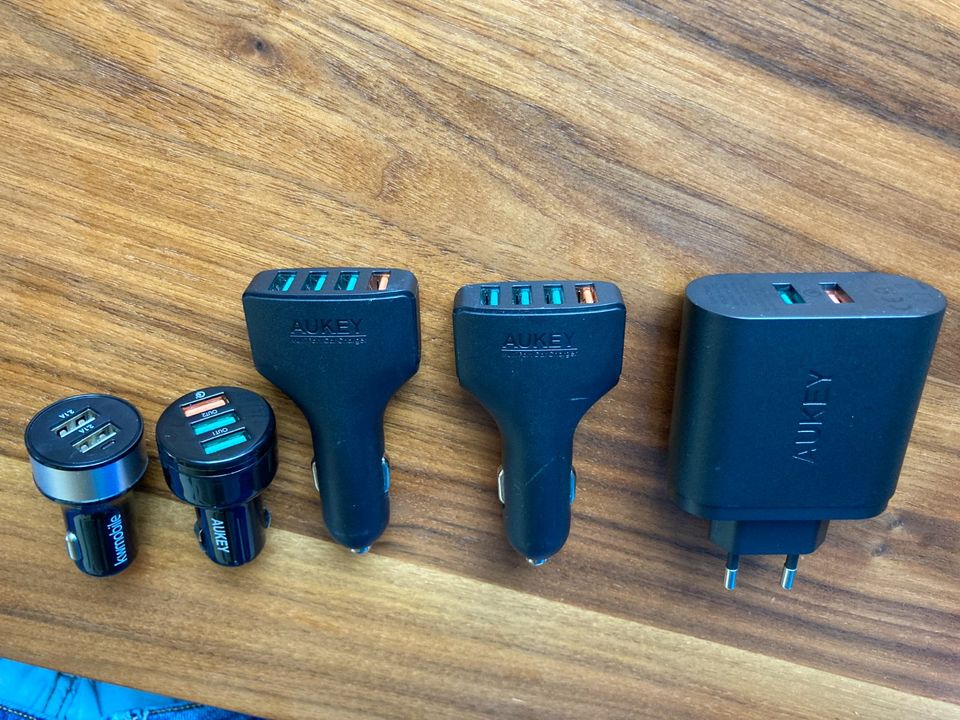 Diverse Aukey USB-Ladegeräte QuickCharge USB-A inkl. KFZ in München