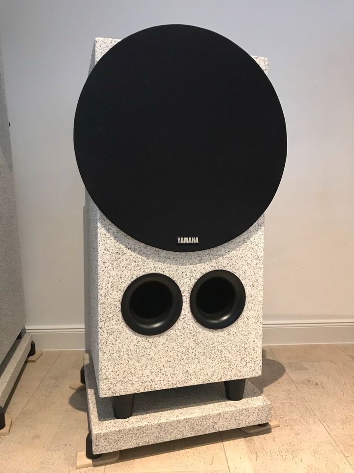 High End Audio System: 2 Standlautsprecher + 1 Subwoofer in Friedeburg