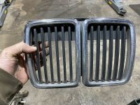 BMW E30 Niere Grill Frontgrill Front Niedersachsen - Loxstedt Vorschau