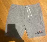 ellesse kurze Hose, Größe S Nordrhein-Westfalen - Willich Vorschau