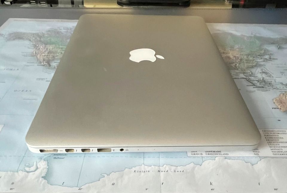 Macbook Pro Retina 13" 2015 256 GB SSD 2,7 GHz intel I5 8 GB RAM in Köln