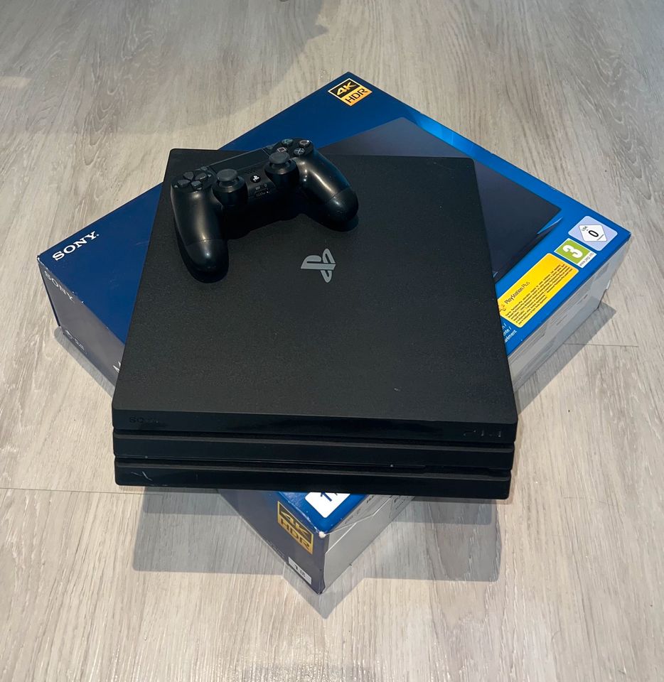 Sony PS4 PlayStation 4 Pro 1TB Schwarz CUH-7216B 1 Contr., OVP in Stuttgart