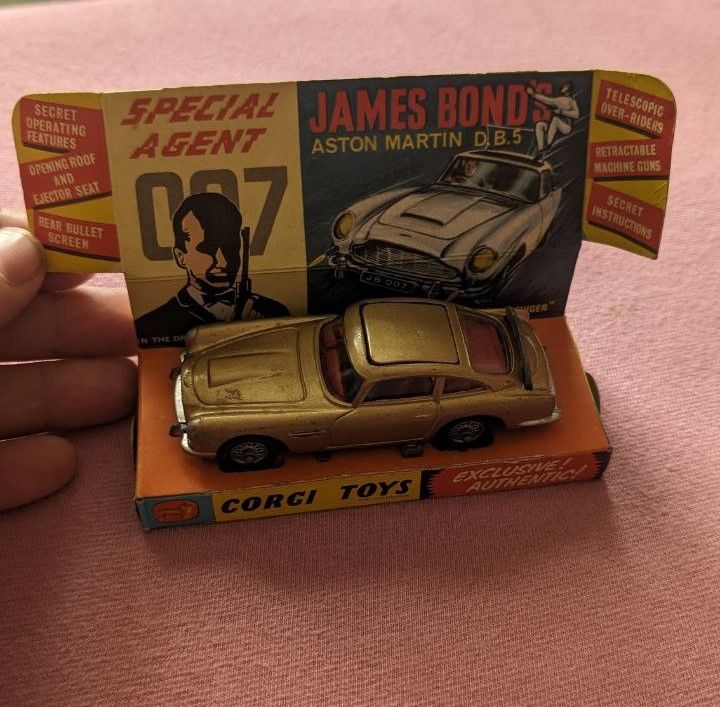 Corgi Toys 261 - James Bond DB5 in Gold in Reprobox Made in GB in Teltow