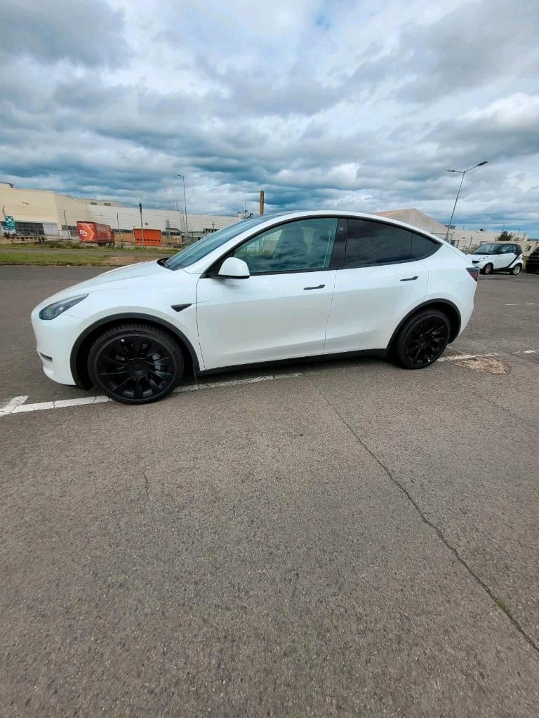 Abbildung des Autos Tausche Tesla Model Y Lo…