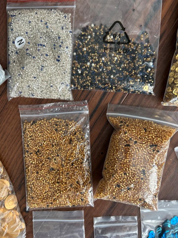 Pailletten, Perlen, Münzen  zum basteln oder Bauchtanz Kostüm in Tüßling