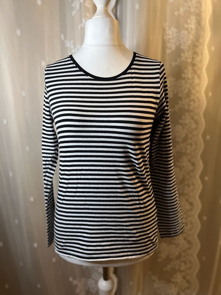 Up2Fashion schwarz weiß gestreiftes Langarmshirt Gr. S / 36 in Bernburg (Saale)