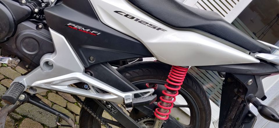 TÜV neu - HONDA CB 125 F (EURO 4) - JC74 - 2018 weiß/rot/schwarz in Bergisch Gladbach