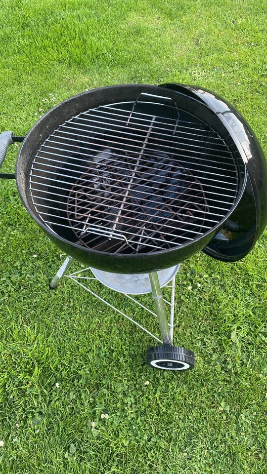 Weber Grill mit Zubehör in Dorsten