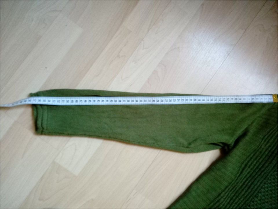 olivfarb. Strickjacke lang. Arm offene Form gr.m(40)4.00Euro in Salzwedel