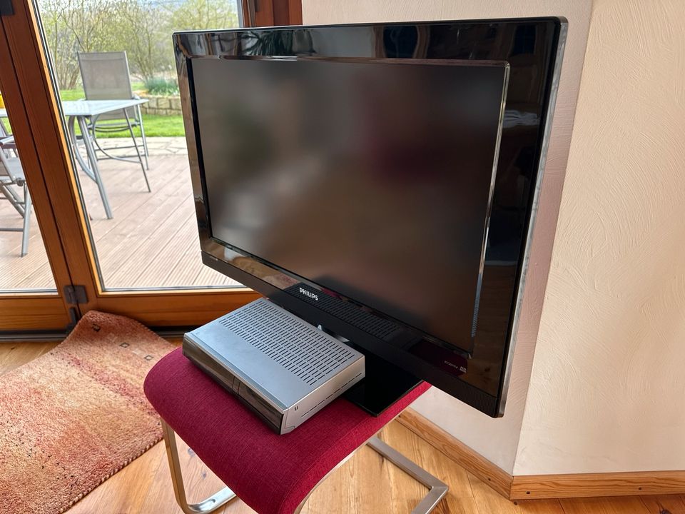Fernseher 80cm Bildschirmdiagonale in Auetal