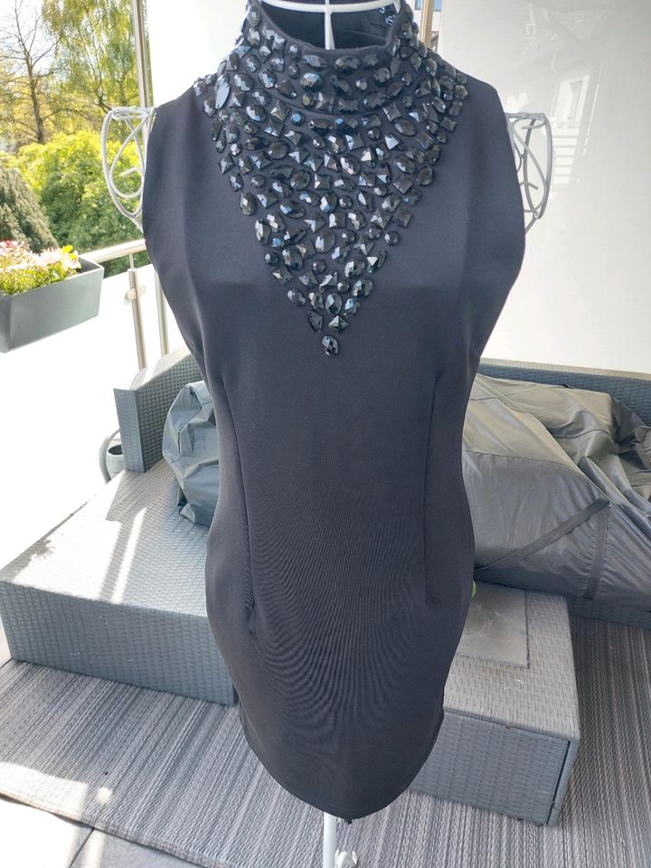 Schickes schwarzes Kleid mit Steinchen am Dekolleté Gr S sistersp in Hamm