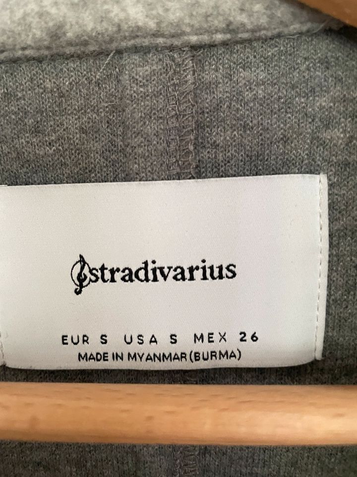 Stradivarius Mantel grau in Hamburg