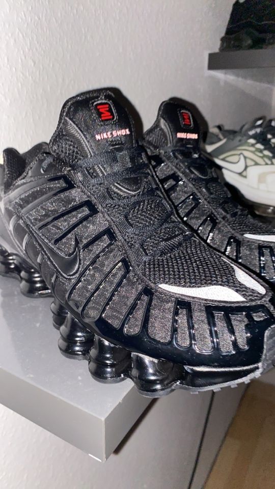 Nike Shox Schwarz in Adelmannsfelden