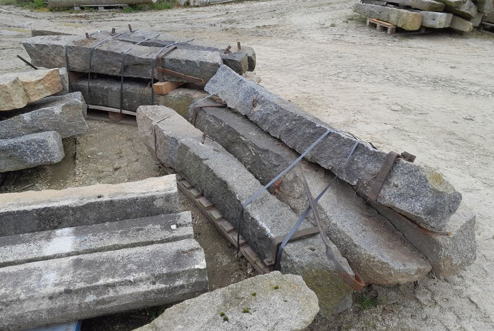 Alte Granitsäulen, antike Granitsäulen, Steinsäulen für Zaun, Steinsäule Granit, Granitsäulen, Zaunsäulen, Gartenzaunsäulen in Eppenschlag