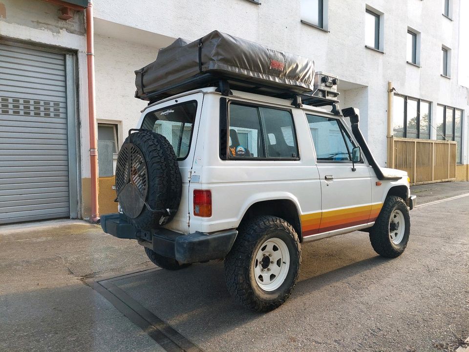 Mitsubishi Pajero I L040 4x4 Allrad Dachzelt Geländewagen offroad in Weinstadt