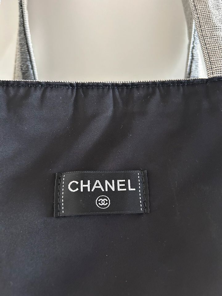 Schöner Chanel 2in1 Wende Shopper Tote Größe wie Deauville in Berlin