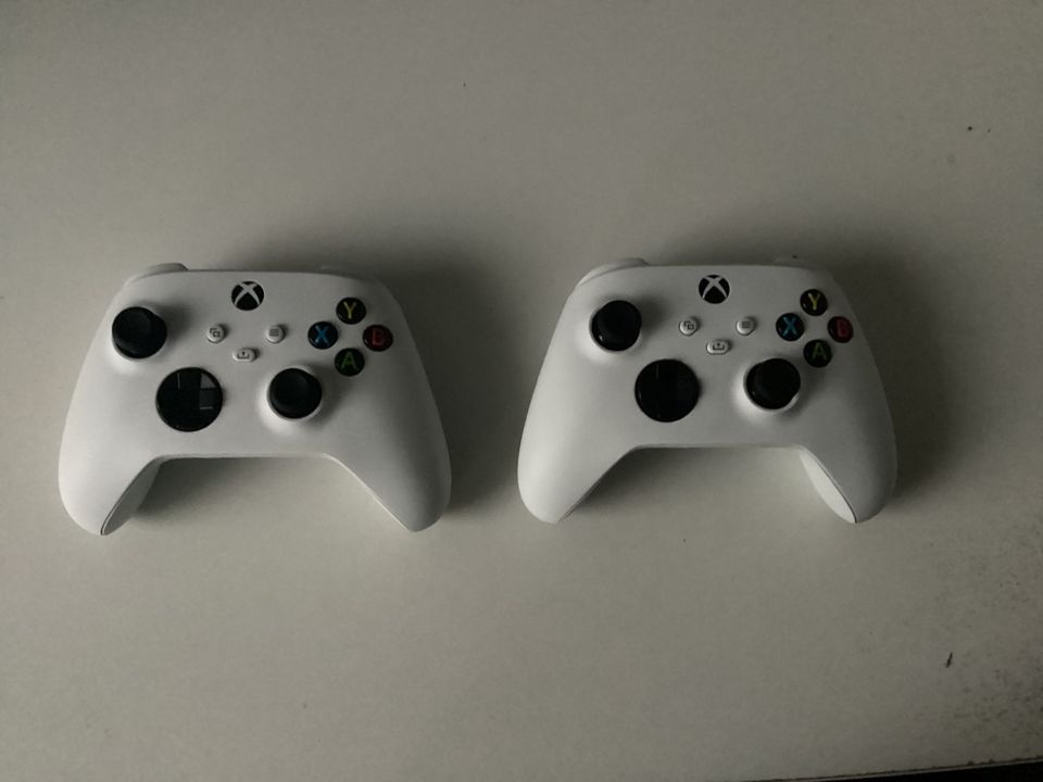 2 leicht defekte Xbox Series s/x Controller in Rietberg