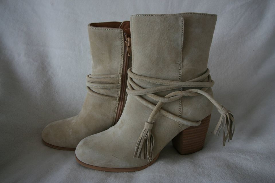 Pier One Stiefel Stiefeletten Boots mit Fransen Gr. 38 Beige in Theismühlen