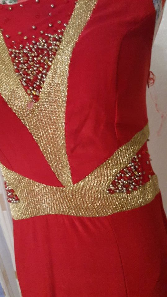 Abendkleid rot/gold in Leimen
