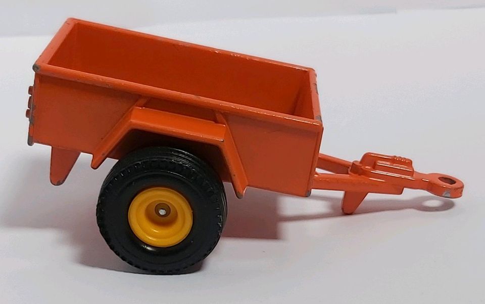 BRITAINS FARM SERIES 9551 MINI-ANHÄNGER ROT UND BLAU in Beelen