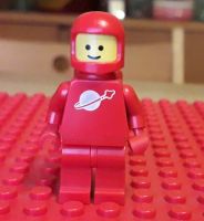 Lego Figur: Classic Space Minifigur Astronaut, Rot, 80er Jahre Baden-Württemberg - Karlsruhe Vorschau