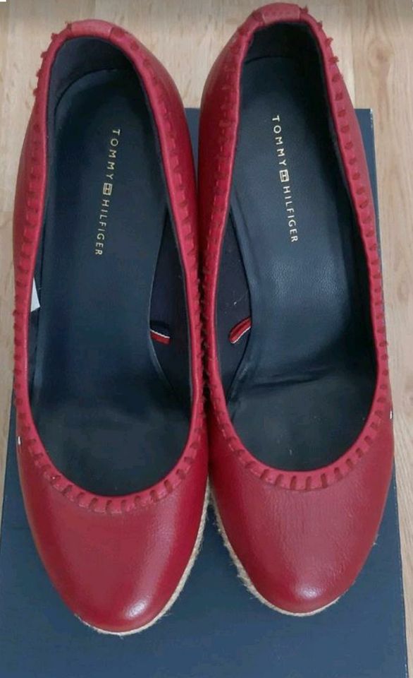 Damen Keilpumps Halbschuhe Leder Gr.40 Tommy Hilfiger in Detmold