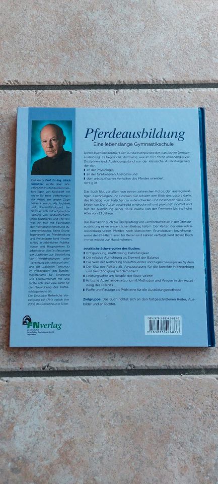 Buch "Pferdesausbildung - eine lebenslange Gymnastikschule" in Neufra Hohenzollern