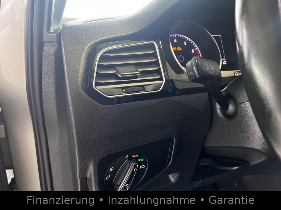 Volkswagen Golf Sportsvan VII Highline*NAVI*SHZ*ACC*KAMERA in Spaichingen