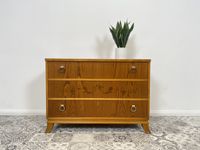 WMK Stilvolle & sehr gut erhaltene skandinavische Schubladenkommode aus vollem Holz mit feinen intarsien & Messinggriffen  # Kommode Sideboard Schrank Wäschekommode Flurkommode Retro Mid-Century 50er Friedrichshain-Kreuzberg - Friedrichshain Vorschau