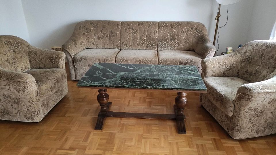 Sofa, Schlafsofa, Couch, Sitzgruppe mit 2 Sesseln und 1 Tisch in Rüsselsheim