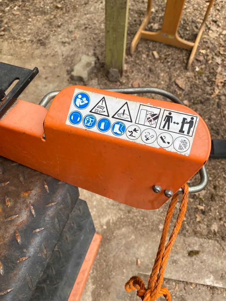 Holz Spalt Maschine in Rodalben