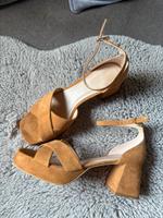 Unisa Plateau Pumps Wildleder neu! Niedersachsen - Scheeßel Vorschau