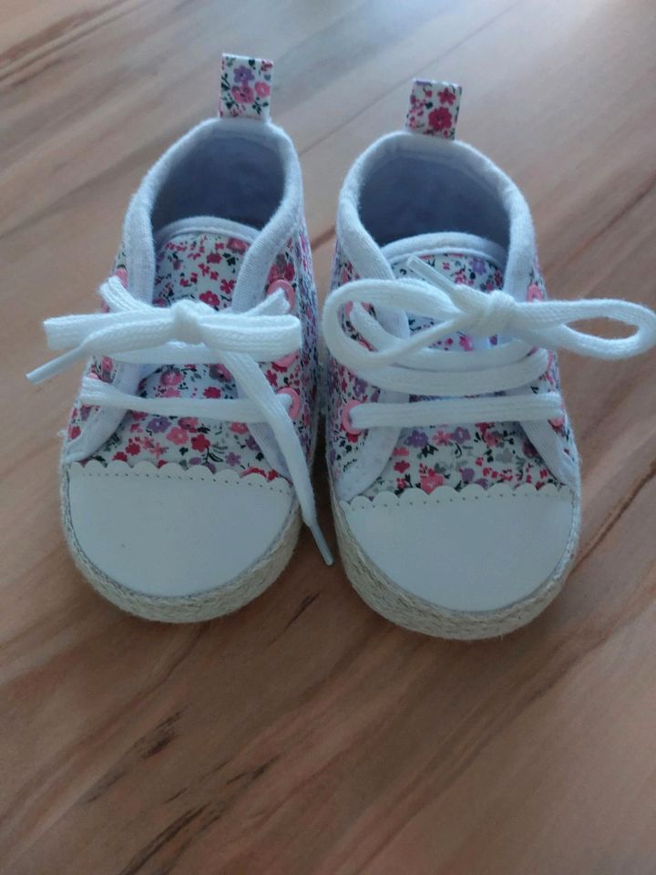 Babyschuhe *neuwertig* in Immenhausen