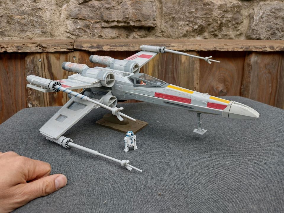 Star wars X Wing Fighter R2D2 Modellbau in Baiersdorf