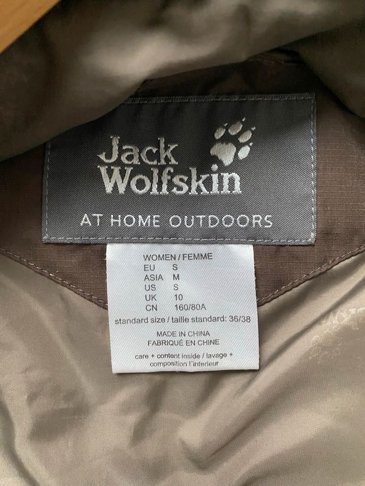 Jack Wolfskin Winterjacke knielang in Berlin