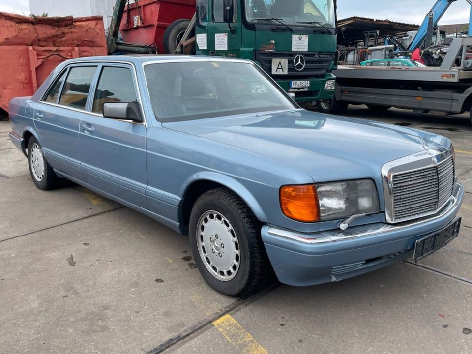 Oldtimer/ Mercedes Benz 560 SEL  Int.Nr:11 in Lampertheim