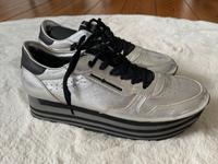 Silberne Plateau sneaker Größe 40 Hamburg - Bergedorf Vorschau