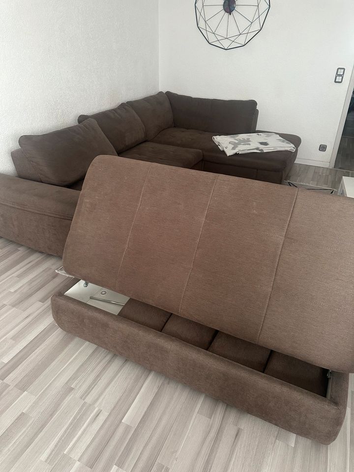 XXL Couch mit vielen Funktionen in Untereisesheim