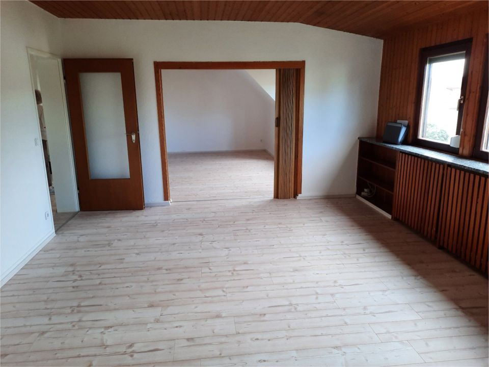 Erstbezug, renovierte, 3-4 Zimmer-Wohnung, Bad u. Küche neu, Garage, in Obertshausen in Obertshausen