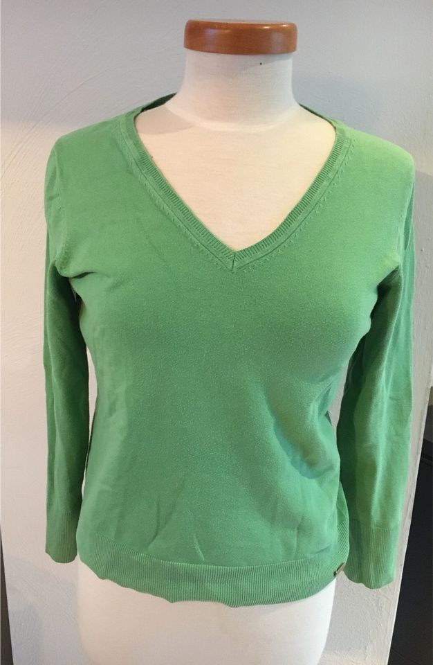Pullover V-Ausschnitt grün in Bilshausen