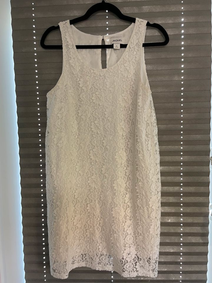 Weißes Kleid mit Spitze in Gehrden