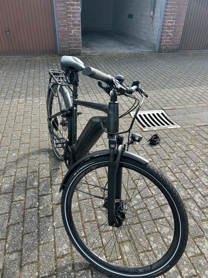 Giant E-Bike Neuwertig p in Kleve