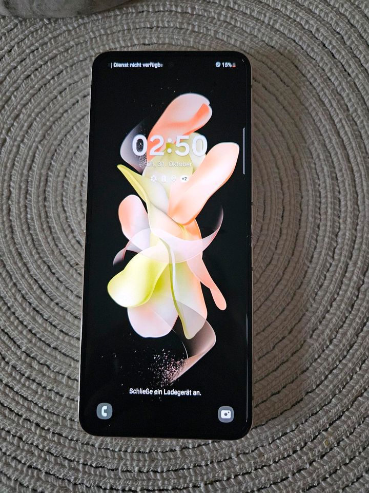 Samsung Galaxy Z Flip 4 5G 128 GB rosègold in Siegen