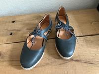 Hochwertige Damen Sandalen, Gr. 38, taubenblau Frankfurt am Main - Ginnheim Vorschau