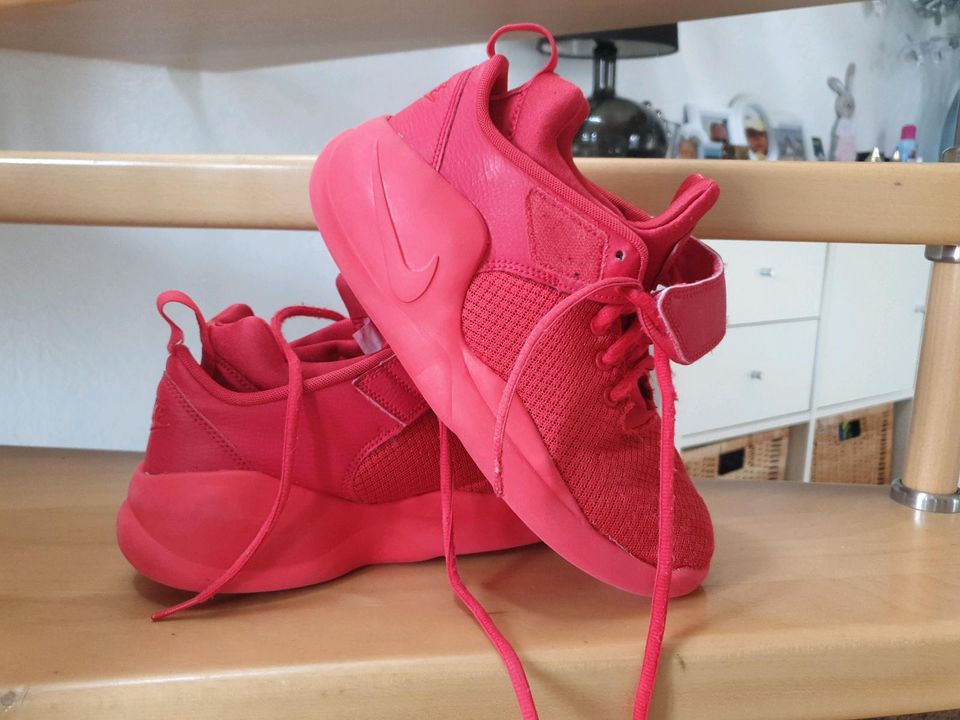 Nike Turnschuhe  große 37,5 in Hildesheim