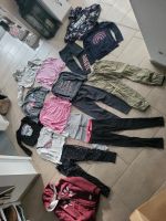 Kleidungspaket Shirts, Hosen und Jacken Größe 146/152 Berlin - Neukölln Vorschau