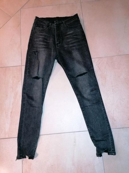 Schwarze Jeans mit Rissen Gr. M, Stretch in Leipzig - Nordwest | eBay  Kleinanzeigen ist jetzt Kleinanzeigen