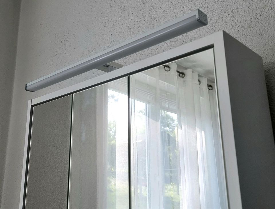 Spiegelschrank Livarno mit LED Leuchte- Neuwertig / unbenutzt in Tannheim